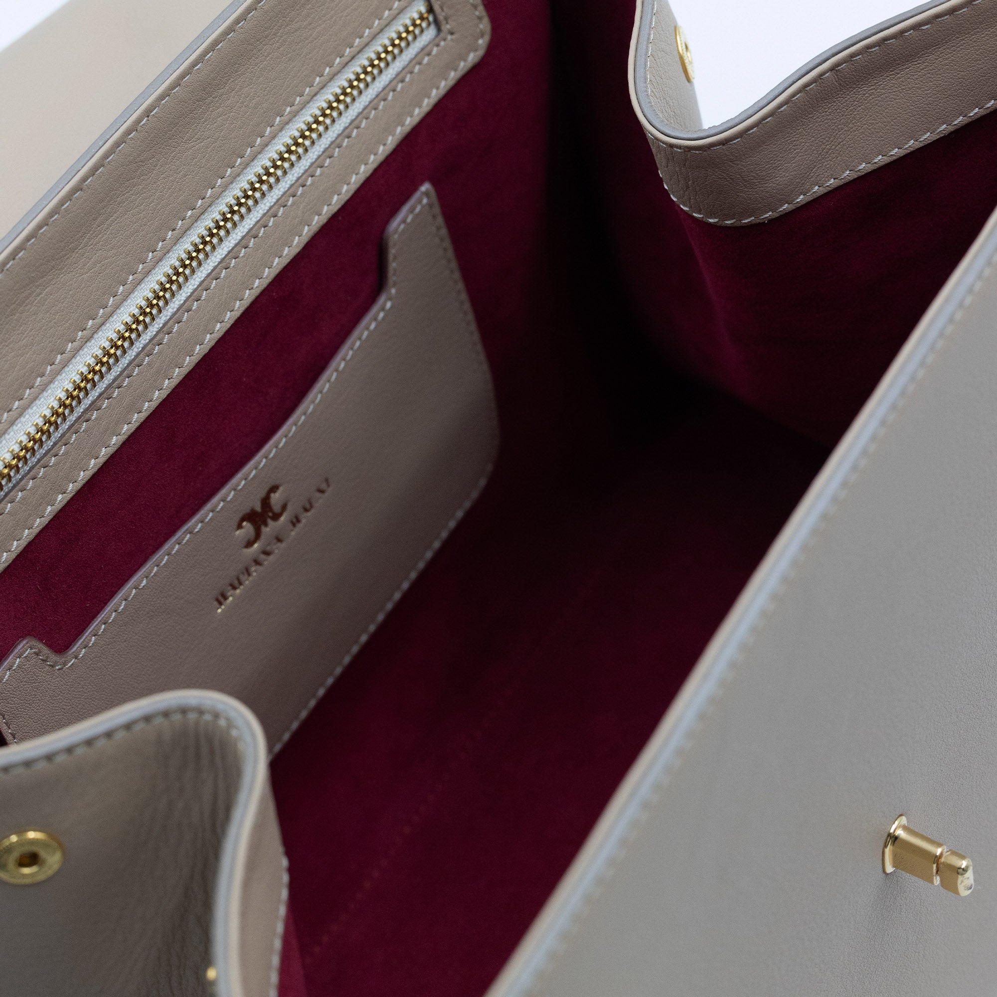 Paget star with crystal lock